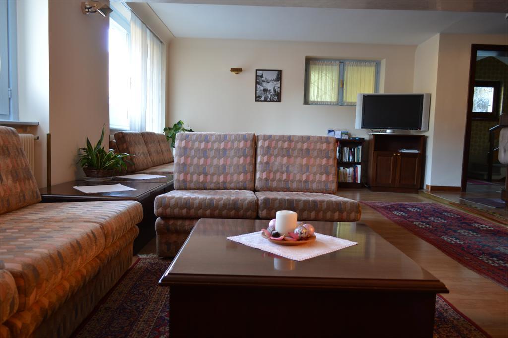 Garni Bucaneve Hotel